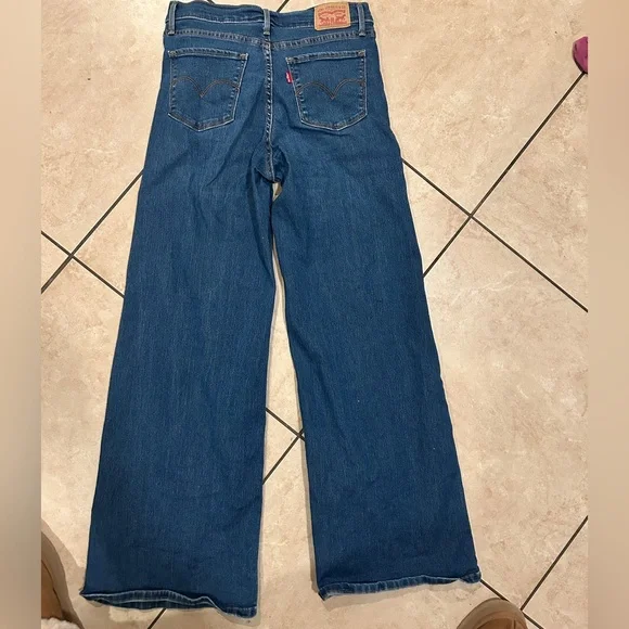 Levi’s 318 Shaping Wide Leg Jeans Size 27 / W27 L32 Medium Wash - Picture 2 of 5